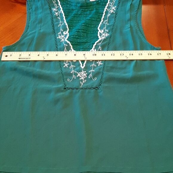 Hinge Size Small Green Top - Picture 6 of 8